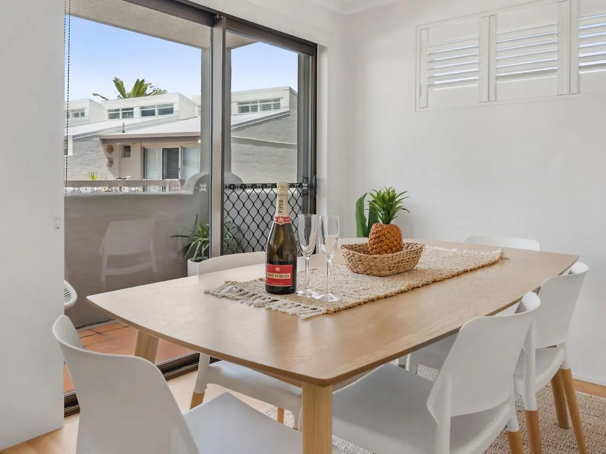 Belmondos Unit 4 Noosa Parade 81 Apartment